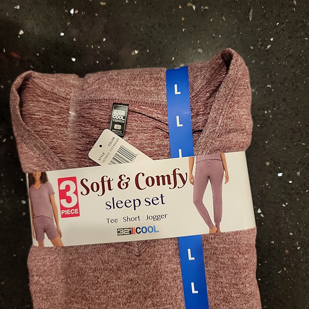 Women's Soft & Comfy Sleep Set - Red - Picture 2 of 2